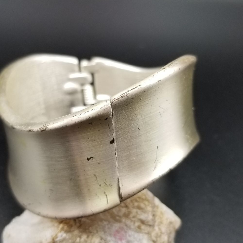 VINTAGE! Silver Tone Old Century Hinge Bracelet. B407 - Picture 2 of 3